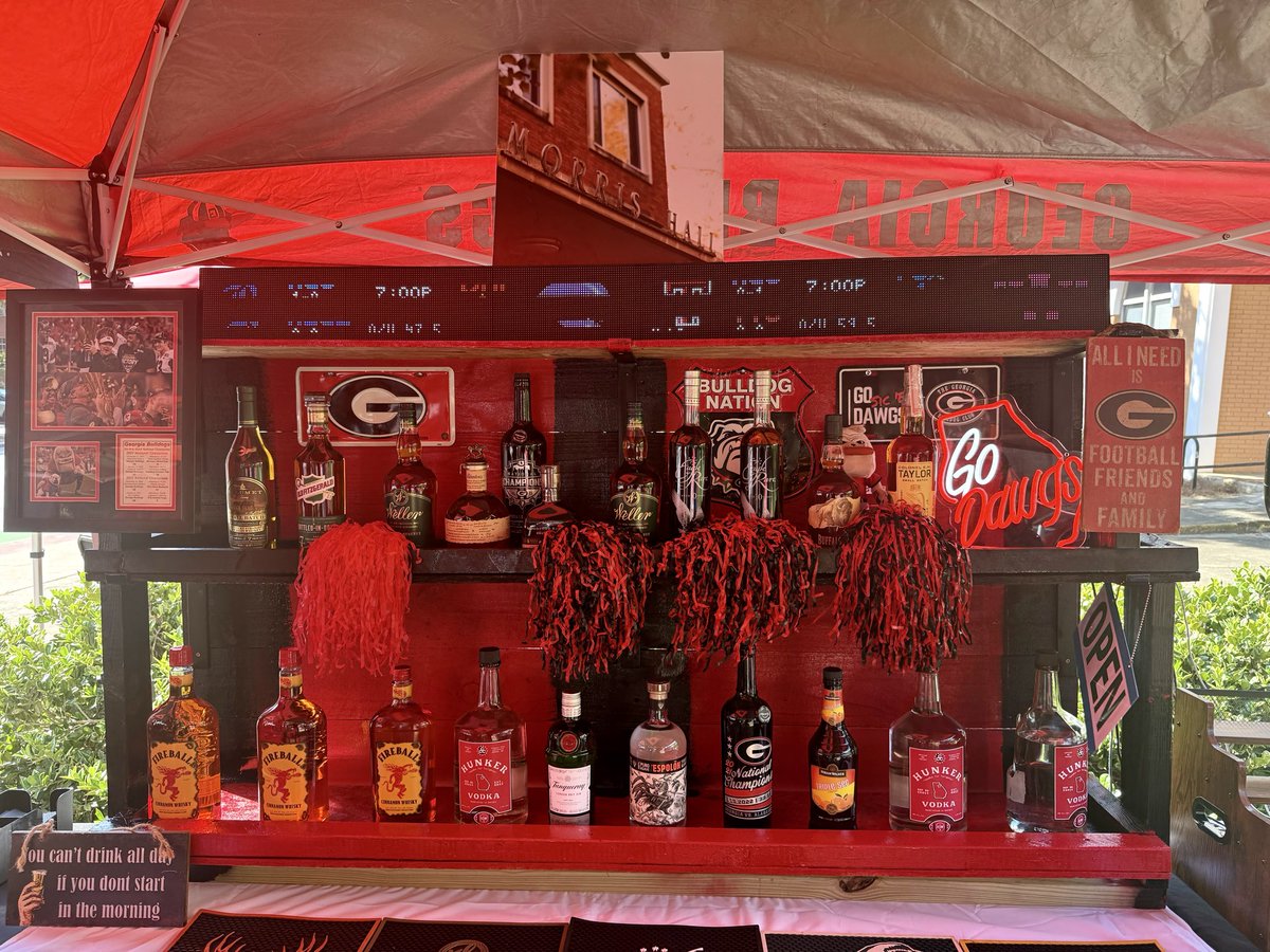 doodadawg1's tweet photo. Our @MHTailgate is ELITE!!! The Dawgs are barking!!! #RoadTo3Peat https://t.co/lJBeUbfkug