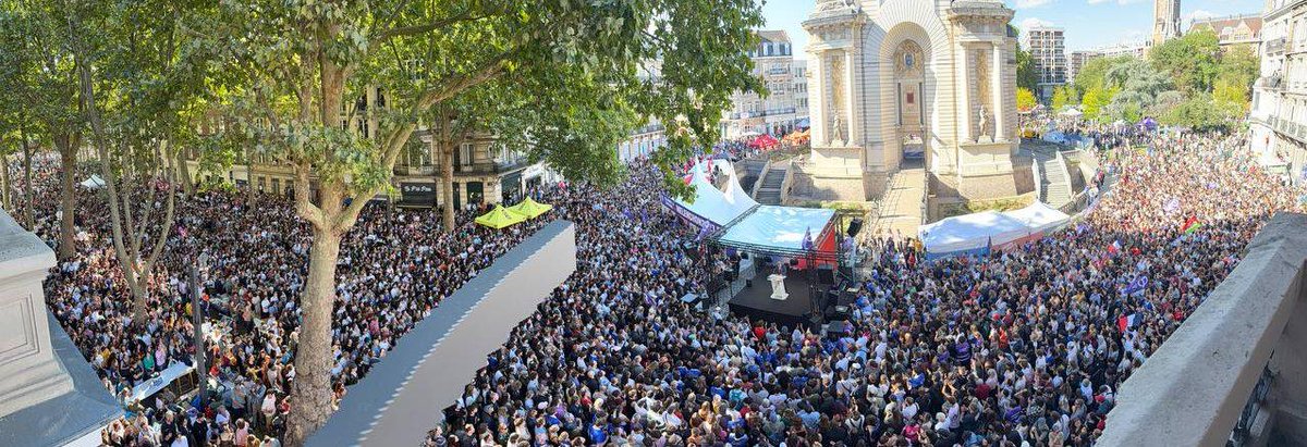 JLMelenchon's tweet photo. 🔴 ÉNORME !

Vous êtes plus de 12 000 pour mon discours à la Braderie de Lille !

Zou, vers la victoire !

#BraderieDeLille #Melenchon2027 https://t.co/fndmkjjosH