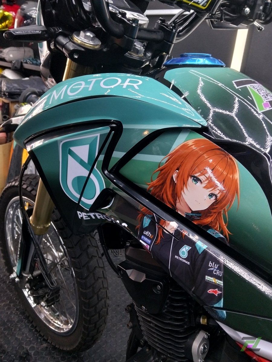 FauzanFZmy's tweet photo. Petronas Jean Grey × Sixty Nine Bike Spa &amp; Garage 

#LETBE #Hawk200i #JeanGrey #Petronas #BikeLife https://t.co/nG7920m8w2