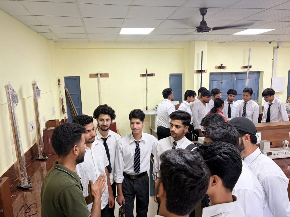 nitsriofficial's tweet photo. ๐ฌ NIT Srinagarโs Physics Department organized three SERB-SSR programs under ANRF, offering students, faculty & scholars hands-on exposure to advanced research tools and techniquesโfrom Raman spectroscopy & XRD to FESEM, GC-MS & 3D laser printing.
#NITSrinagar #ANRF #SERB https://t.co/DQDwG3vXMo