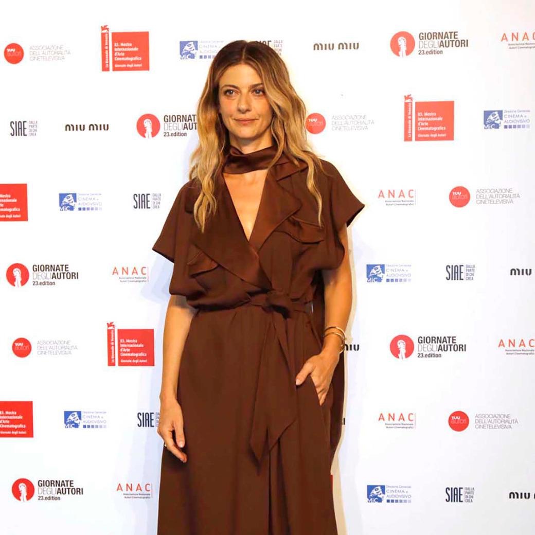 RaiCinema's tweet photo. Scarpe rotte di Roberta Torre apre la sezione Notti Veneziane delle Giornate degli Autori a #Venezia83. https://t.co/oguEmWMW1K