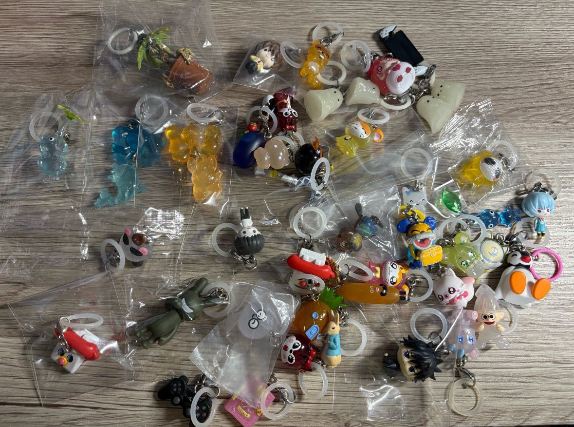 z4bk4's tweet photo. @toto443rr こんばんは、初めまして。
検索よりお声がけ失礼致します。

当方、写真1.2枚目のものを所持しております。
PayPay支払いにてお迎えさせて頂き可能なものはありますでしょうか？

ご検討よろしくお願い致します。 https://t.co/I6EbuOQFSG