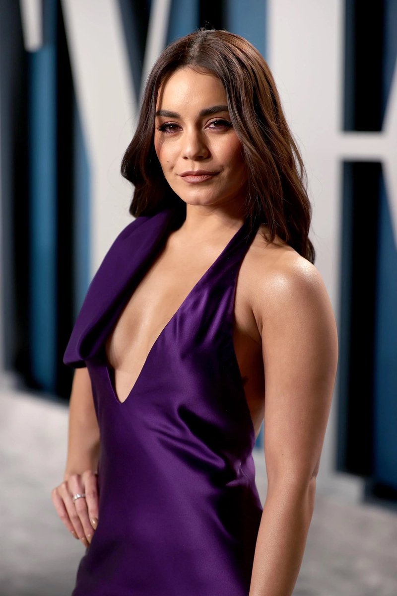 FootMassage204's tweet photo. Vanessa Hudgens. Totally Tantalizing Toes!💜😈 https://t.co/rHlfg2nlBB