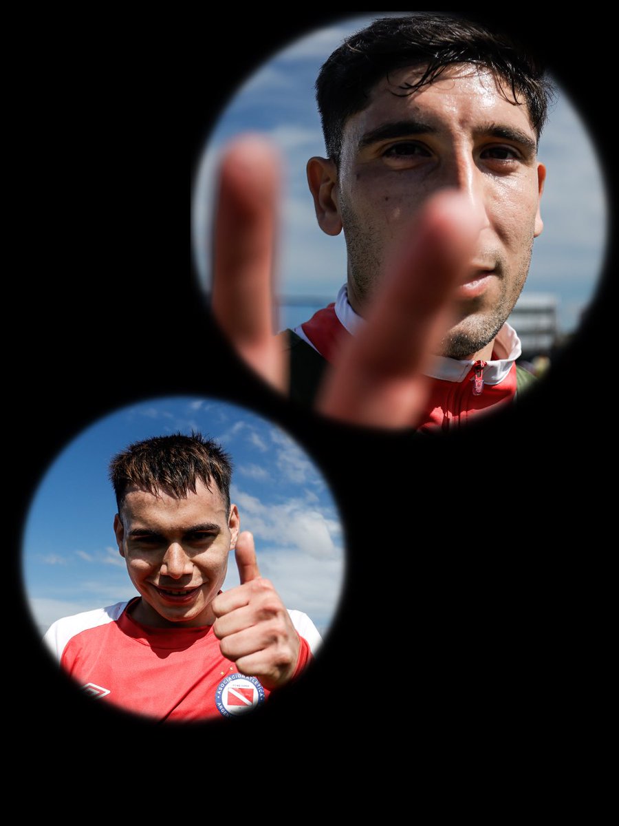 AAAJoficial's tweet photo. #AAAJ Rompiendo la cuarta pared 📸👀 https://t.co/HV41JrC6yH