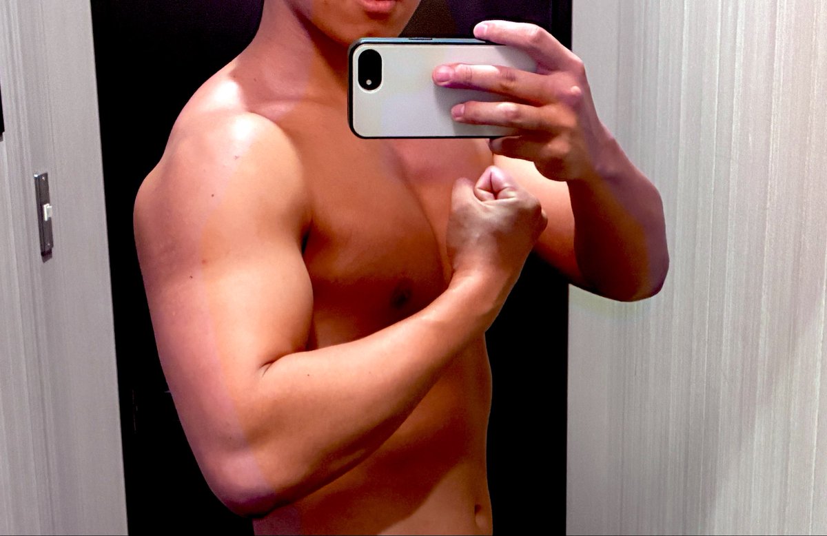 GYOU80221895's tweet photo. 友人に会う前に腕だけ太くしてきた
 #筋トレ  #筋トレ好きとつながりたい  #腕トレ https://t.co/qFEy1XFcOs