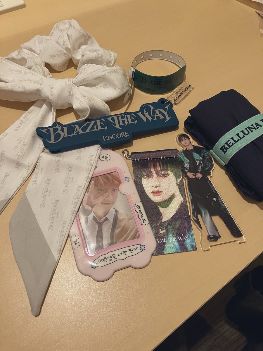 p_zww0____'s tweet photo. 260905
&amp;TEAM CONCERT TOUR 'BLAZE THE WAY' ENCORE in BELLUNA DOME

人生初のドームライブ〜！
今までのツアーは双方向な感じできょうは一方的に完璧なエンタメを浴びたって感じ！
カバーは幼稚園児〜中学生のものでさすがに青春すぎ🥺
EJはセクシーじゅじゅやなくてプリティーじゅじゅでした😍🧡 https://t.co/YlP0o4l892