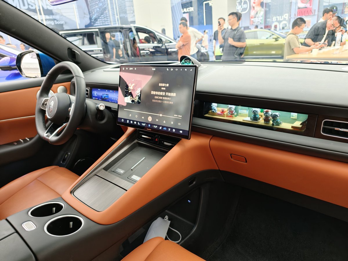JRUrbaneNetwork's tweet photo. Read this headline standing inside a Shenzhen EV showroom today. I get it, they don't want Americans having access to such affordable, innovative, well made and feature rich Chinese products. https://t.co/JnDTFqheja