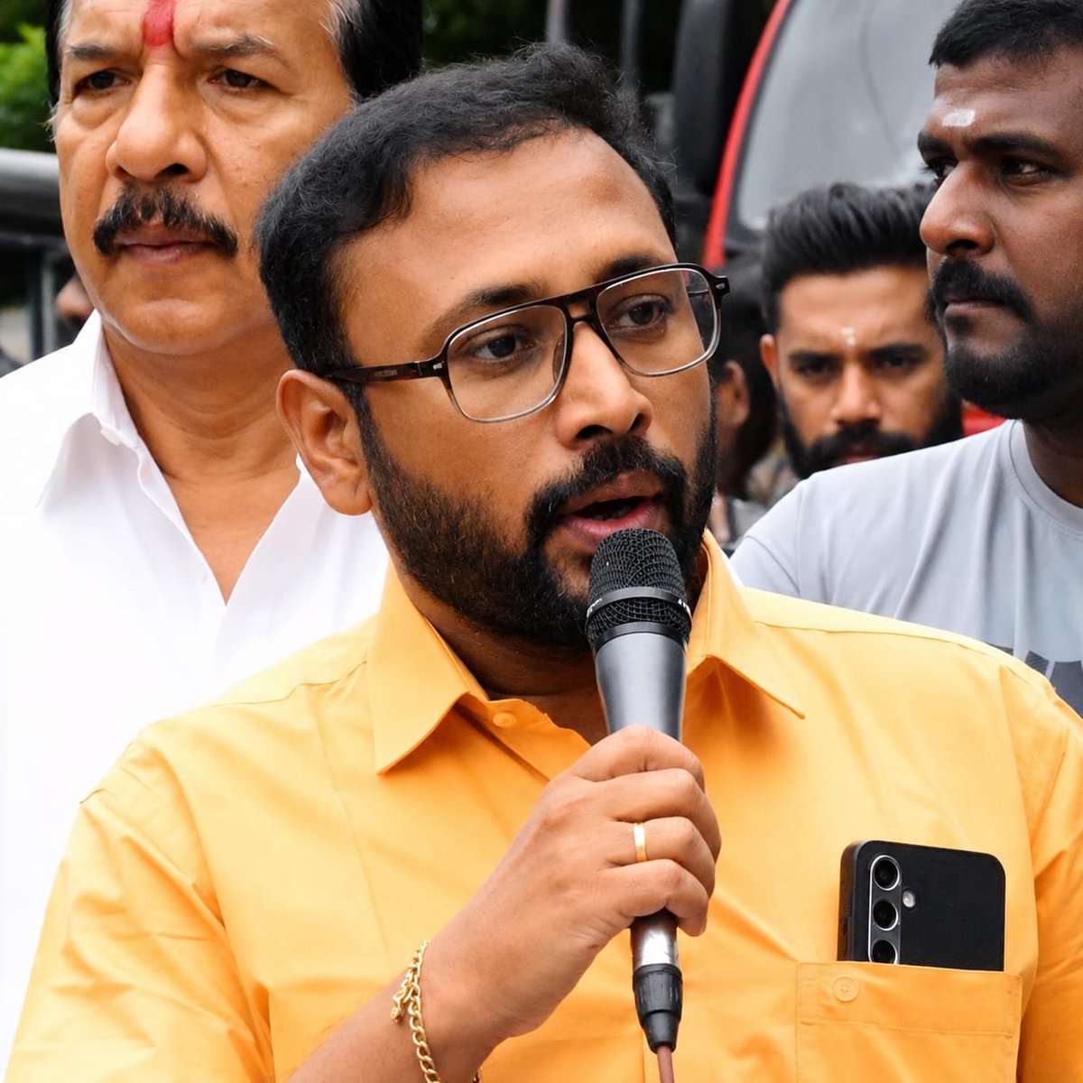 yuvrajsays's tweet photo. ദേശീയപക്ഷത്ത് നില്‍ക്കുന്ന എല്ലാ മലയാളികളോടും ഒരഭ്യര്‍ത്ഥന.... Pls follow this handle.... 

VANDEMATARAM.... https://t.co/1ClaVnqQio