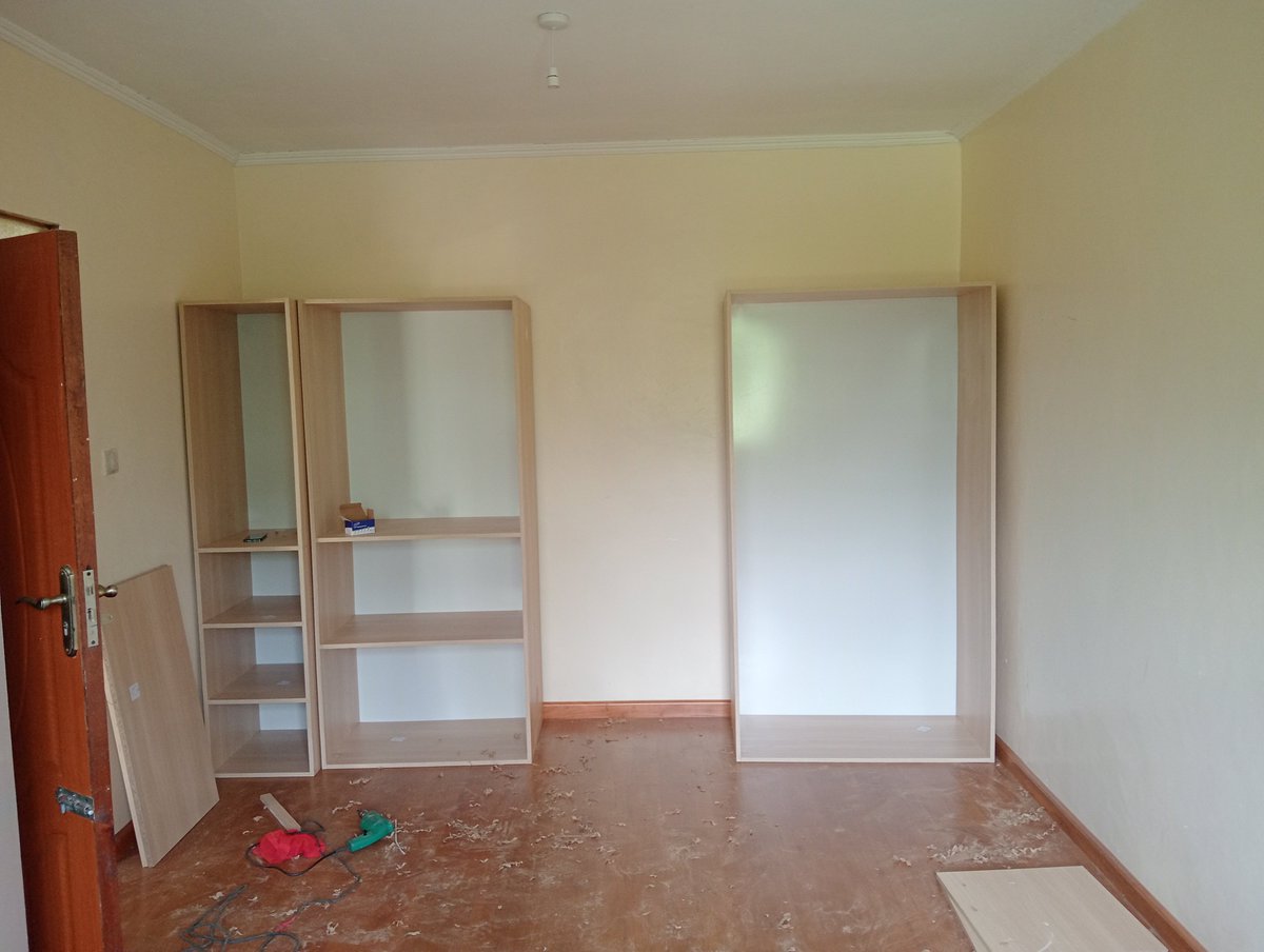 InteriorsByPke's tweet photo. Ndio foreman ameniwachilia 😂😭
Lakini pesa yote bado ako nayo… sasa sijui nimewachiliwa ama nimefukuzwa 😭😂
Weekend imeanza bana! 🤣 https://t.co/zg9zYJtjFb