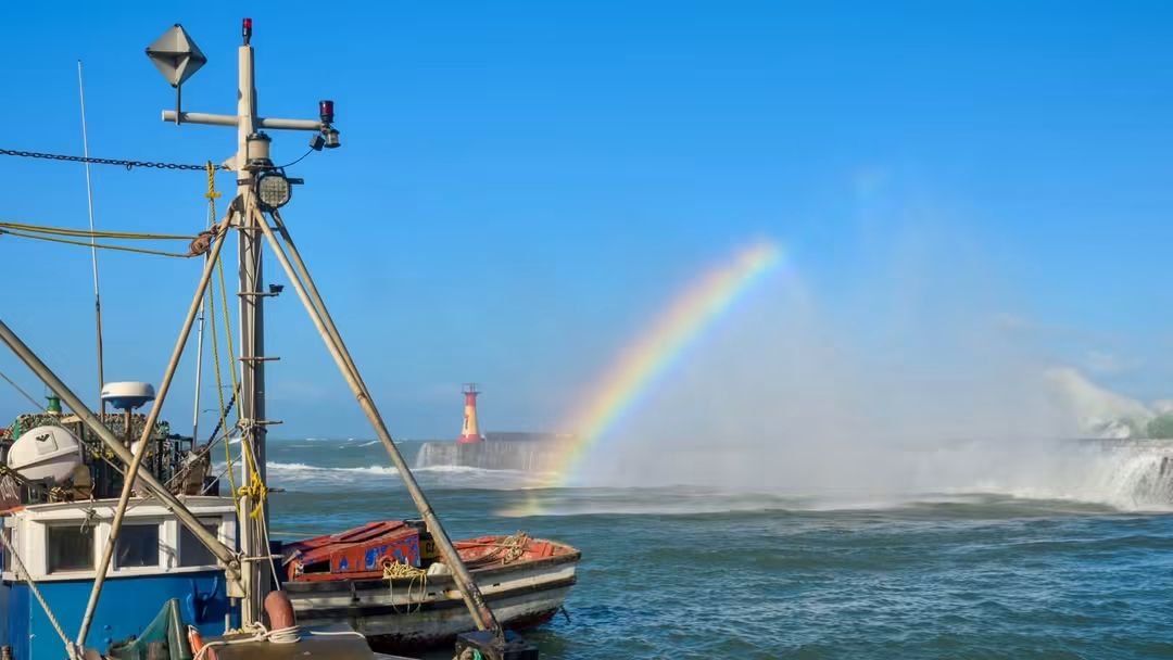 ReenvalSA's tweet photo. Cape of storms or the Windy City, Kalk Bay Harbour.📷Robert Gouverneur @peoples_weather @SAWeatherServic @VoxWeatherZa @CityofCT @AlgoaFM @AlgoaFMNews https://t.co/JIq0vAXfSP