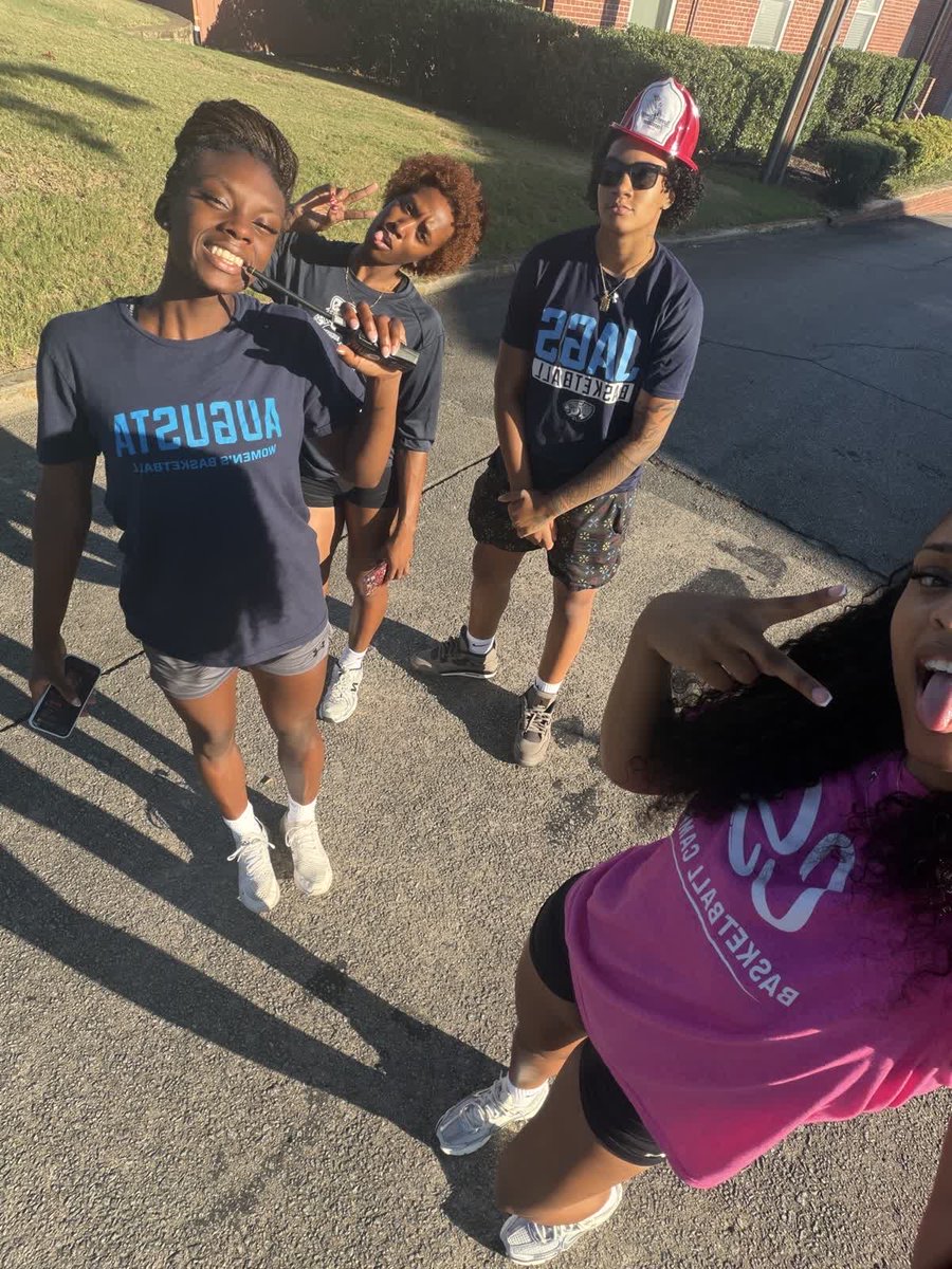AUG_WBB's tweet photo. Before the weekend began , we had the chance to be a part of something bigger than ourselves. From the first participant to the last we cheered them on as they crossed the finish line. Thank you @tunnel2towers for the opportunity to be apart of something so special ! https://t.co/5uUnPTI8IK