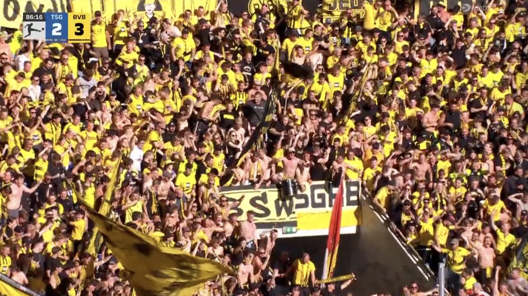 TouchlineX's tweet photo. 3-2 Borussia Dortmund.

GOOOOOOOOOOAAAAAAAAAAALLLLLLLLLL OWN GOAL !!!!!!!!!!!!!!!!!!!!!!!!!!!!!!!!! BORUSSIA DORTMUND HAVE COME BACK FROM 2-0 DOWN TO 3-2 !!!!!!!!!!!!!!!!! WHAT AN UNBELIEVABLE COMEBACK !!!!!!!!!!!!!!!!!!!!!!!!!!!!!!!!!!!!! 🔥🔥🔥🔥🔥🔥🔥 https://t.co/Bjj7heItk6