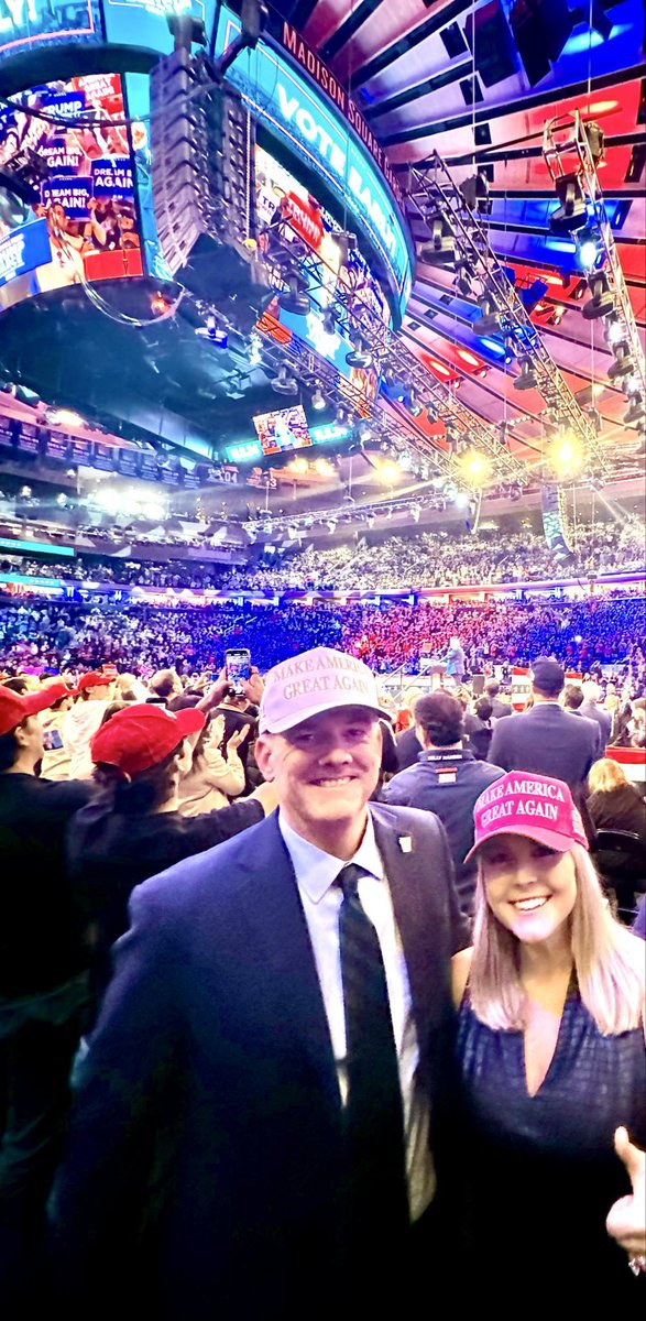 Secretary00401's tweet photo. ❤️💕 https://t.co/XwM2Pi7eiP