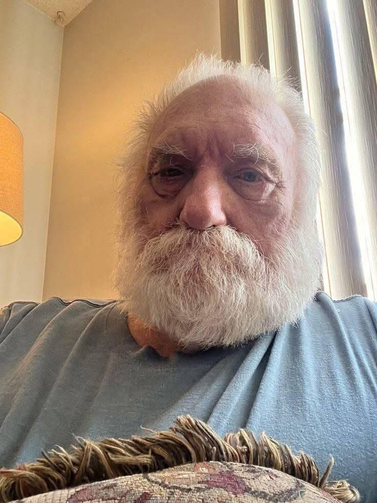 JamesWillipp's tweet photo. I need a poor woman https://t.co/FSrzNlTaxc