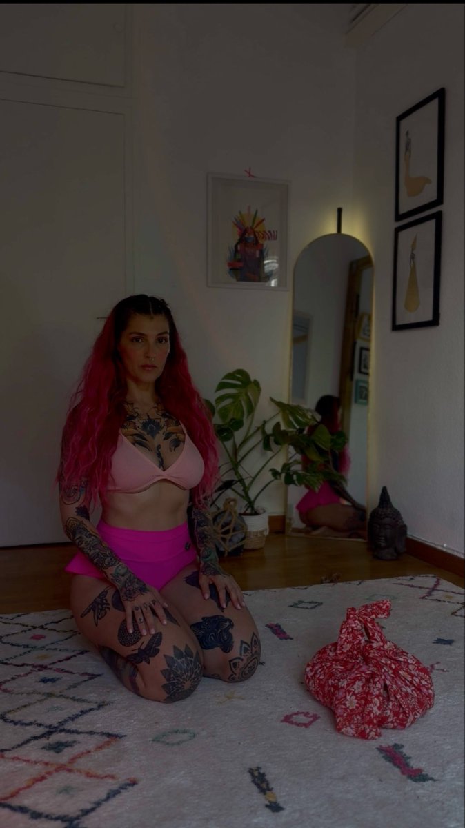 meerajulz's tweet photo. Sweet, pink &amp; definitely plotting something 🎀💗
#shibari #model #TattooedWoman #female https://t.co/76GAdaT0M9