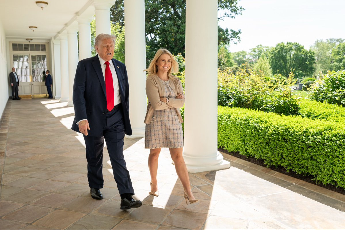 Secretary00401's tweet photo. Serving as the White House Press Secretary over the past year and a half has been the honor and adventure of a lifetime. I am incredibly grateful to President Trump for granting me so many extraordinary opportunities. https://t.co/YVe4JhRqzZ