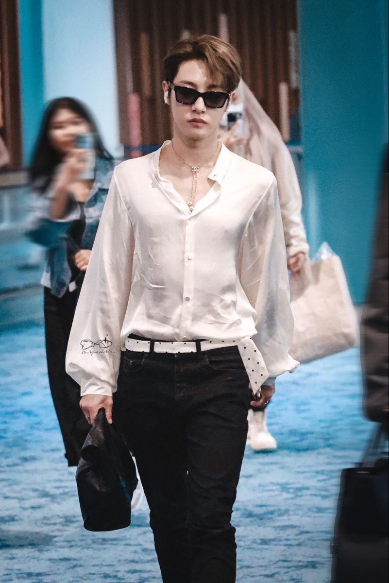 f4gjun's tweet photo. as an expert in renjunism this are the top 3 renjun airport outfits https://t.co/UG8FoPC8BC