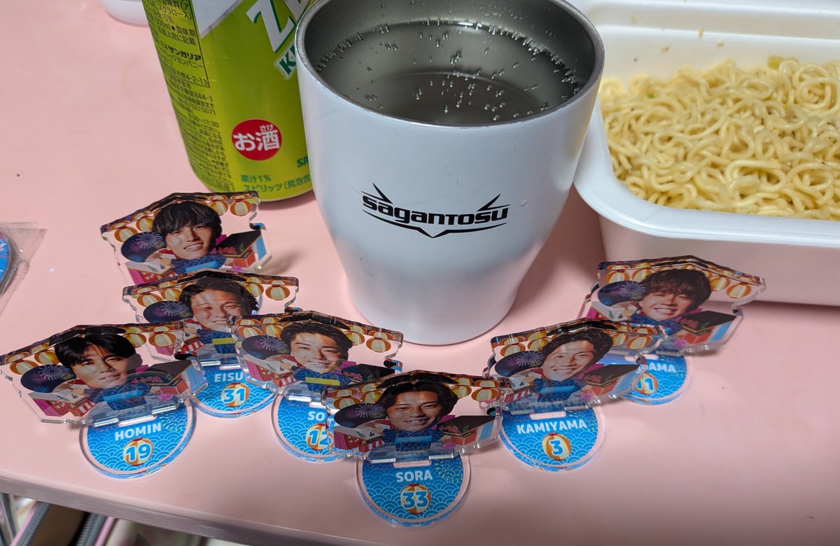 Yny7Wb's tweet photo. 日付が変わって、昨日はサガン鳥栖がテゲバジャーロ宮崎さんに勝利出来たので、推し選手のミニアクスタと共に勝利の美酒🍻‼️
#サガン鳥栖
#ガチャン鳥栖
#勝利の美酒
#キウイサワー https://t.co/b858qpOcz6