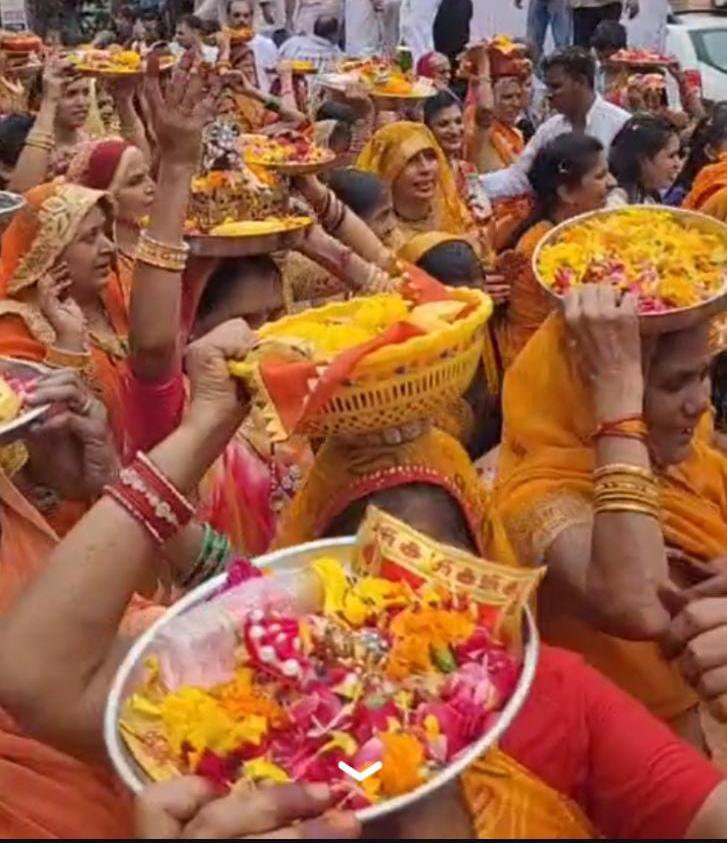 jitendramali95's tweet photo. सिर पर लड्डू गोपाल, कदमों में भक्ति देवास में निकाली लड्डू गोपाल की भव्य शोभायात्रा 
#कृष्णमय_देवास
#देवास_में_जन्माष्टमी
#vskmalwa https://t.co/cXtfPHJAXw