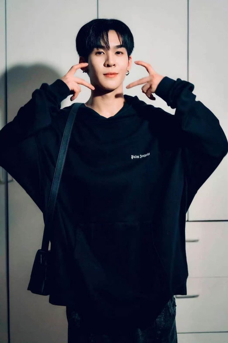 Sterns1122's tweet photo. I loved every moment of episode 1. Cannot hold back my excitement for the up‑coming episode two.

MR FANBOY CHAPTER 2
#MrFanboyEP2
@Auautnp @savewrg 
#AuauSave #อู่อู๋เซฟ 
#auautnp #savewrg https://t.co/o2Eih1iQ6o