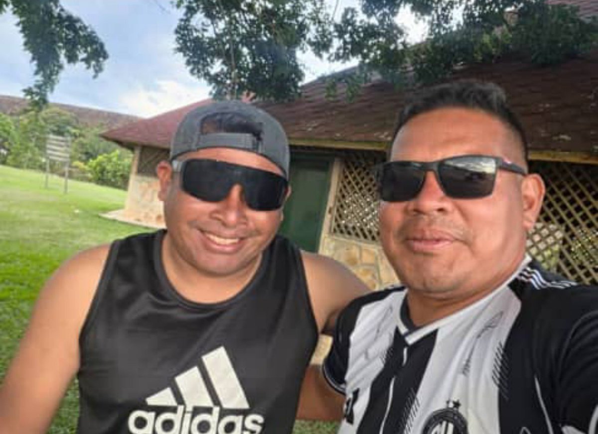 Fritz_A_Sanchez's tweet photo. Hago un exhorto público al capitán general del sector 3 Urimán, Néstor Ramírez, a Álvaro Fernández, presidente de la Federación Indígena del #edoBolivar y al Consejo de Caciques de #GranSabana a tomar cartas en el asunto. 
Se que el tema es complejo y requiere una evaluación puntual de cada caso, pero el ser indiferentes a que niños participen en la actividad aurífera, rebasa una frontera de humanidad indiferentemente al origen étnico.