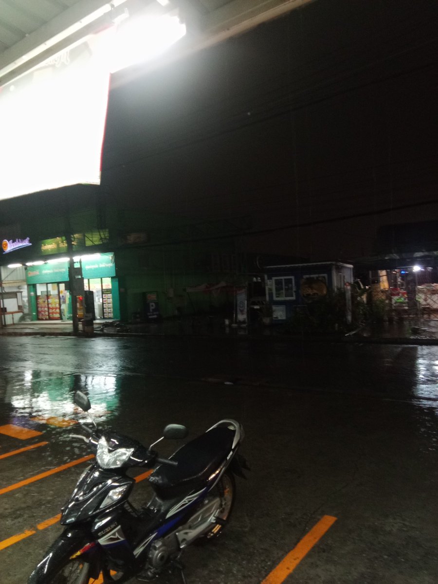 ReidRunnelnvye's tweet photo. ติดฝนอีกล่ะ เหนื่อยย ทุกรอบบ
#สายไหม #ลำลูกกา #รังสิต https://t.co/9oqYKp12l9