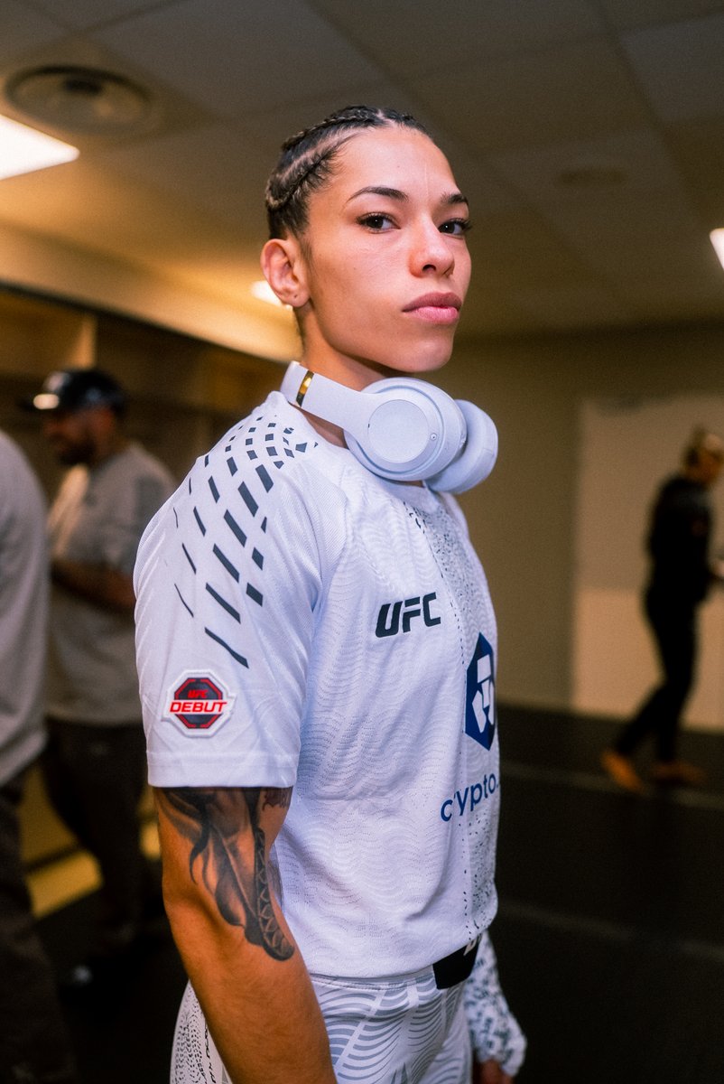 ufc_jp's tweet photo. UFCデビューパッチ✨️
#UFCParis
⏰️プレリム1時|メインカード4時
📺@UNEXT_fight & #UFCFightPass https://t.co/Tk4VGvY0aO