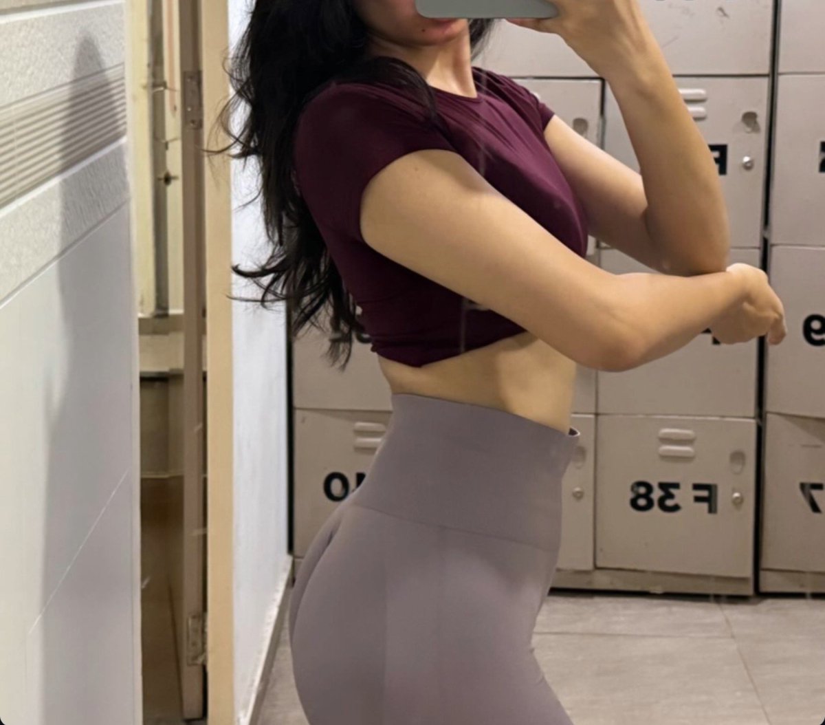 shushsiya's tweet photo. leg day is the best day https://t.co/mwIP3CxnRA