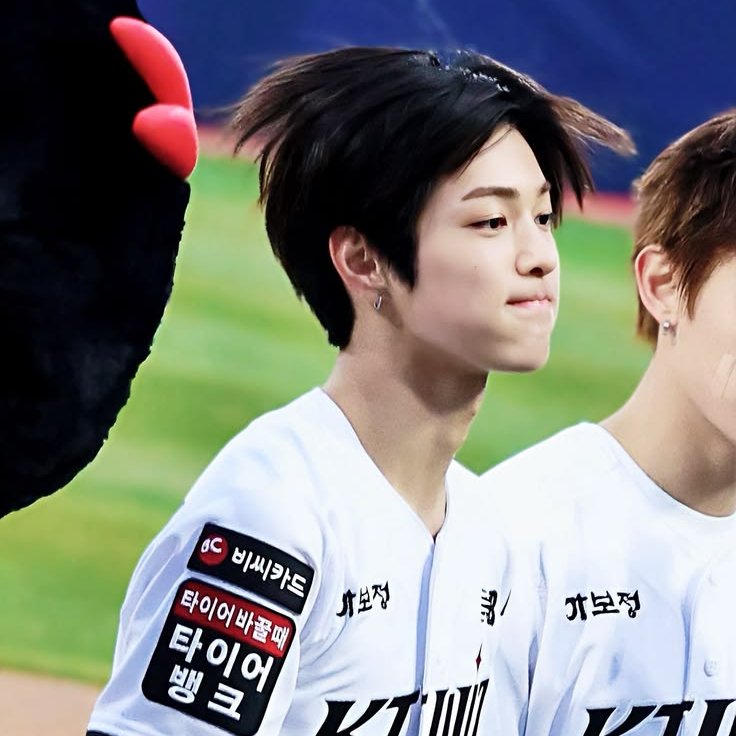 reallyrielly's tweet photo. 거노누나들이조아할것같아........  도라에몽이 준  대나무껀리콥터 .... https://t.co/jTWamwieLq