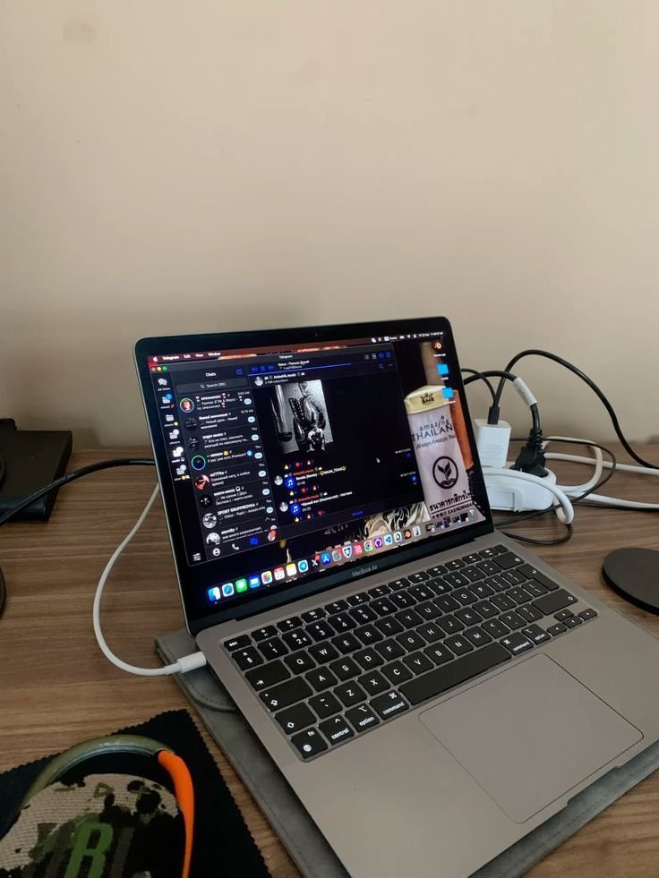 Nishanttt05's tweet photo. Be honest, 

As a developer which device is worth buying for coding?

Laptop                 or                 Desktop https://t.co/DAdH7gcy7o