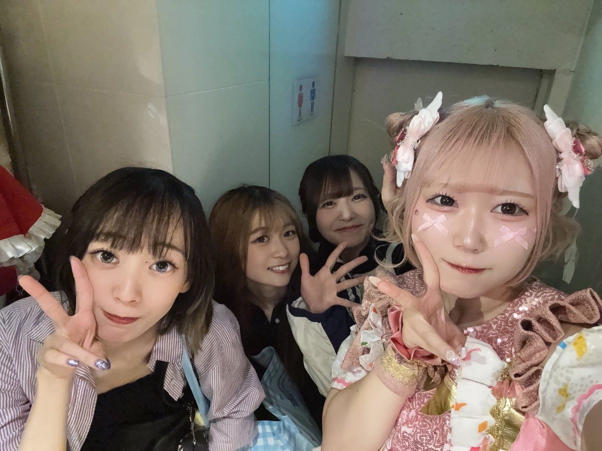 UC_seiru's tweet photo. きゅんぱに！さんのHalfAnniversaryワンマンライブ見に行かせて頂きました！！✨️

ライブ前にお写真も撮ってくれて、ほんとにみんなとーっても可愛いくて、キラキラで、かっこよくて、ほんっとうに素敵でした😍

動員達成おめでとうございます🎉
新曲どちらも素敵すぎました！！

たくさん声出して、一緒に踊ってはちめち楽しかったです！
メロきゅんめちゃ踊ったよ💕

ユニカラもワンマンライブを控えているので、とても刺激をもらいました！！
私たちも頑張る！！！

@non_kyunpani 
@alice_kyunpani