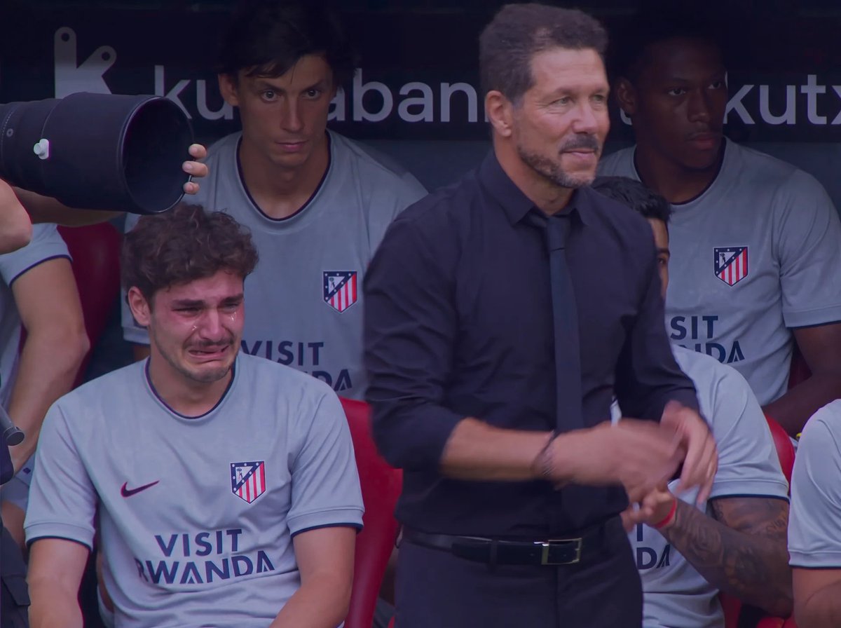 enbajafutbol's tweet photo. Pues veo con mejor cara al bueno de Julián https://t.co/6ULSt1lSXw