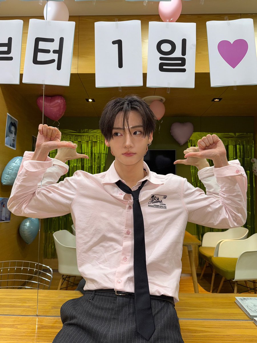 LEESANGWON_INA's tweet photo. MUSIC CORE WITH SANGWON
#상원이로_가득한_토요일
#MCSangwonOnMusicCore
#MCSangwon #땅원중심 #SANGWON #상원 https://t.co/NICE9iUr7g