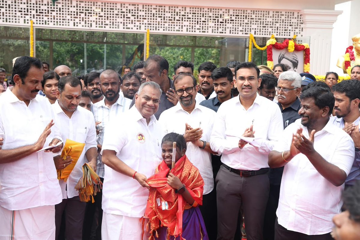Arun_p_offcial's tweet photo. *மாண்புமிகு தமிழ்நாடு முதலமைச்சர் அவர்களின் உத்தரவின்படி,*
மாண்புமிகு ஊரக வளர்ச்சி மற்றும் நீர்வளத்துறை அமைச்சர் திரு.N.ஆனந்த் MLA அவர்கள், சென்னை காந்தி மண்டபத்தில் அமைந்துள்ள சுதந்திரப் போராட்டத் தியாகி வ.உ.சி  அவர்களின் திருவுருவப் படத்திற்கு மலர் தூவி மரியாதை ��ெலுத்தினார்.. https://t.co/VUmMOjZu3Y