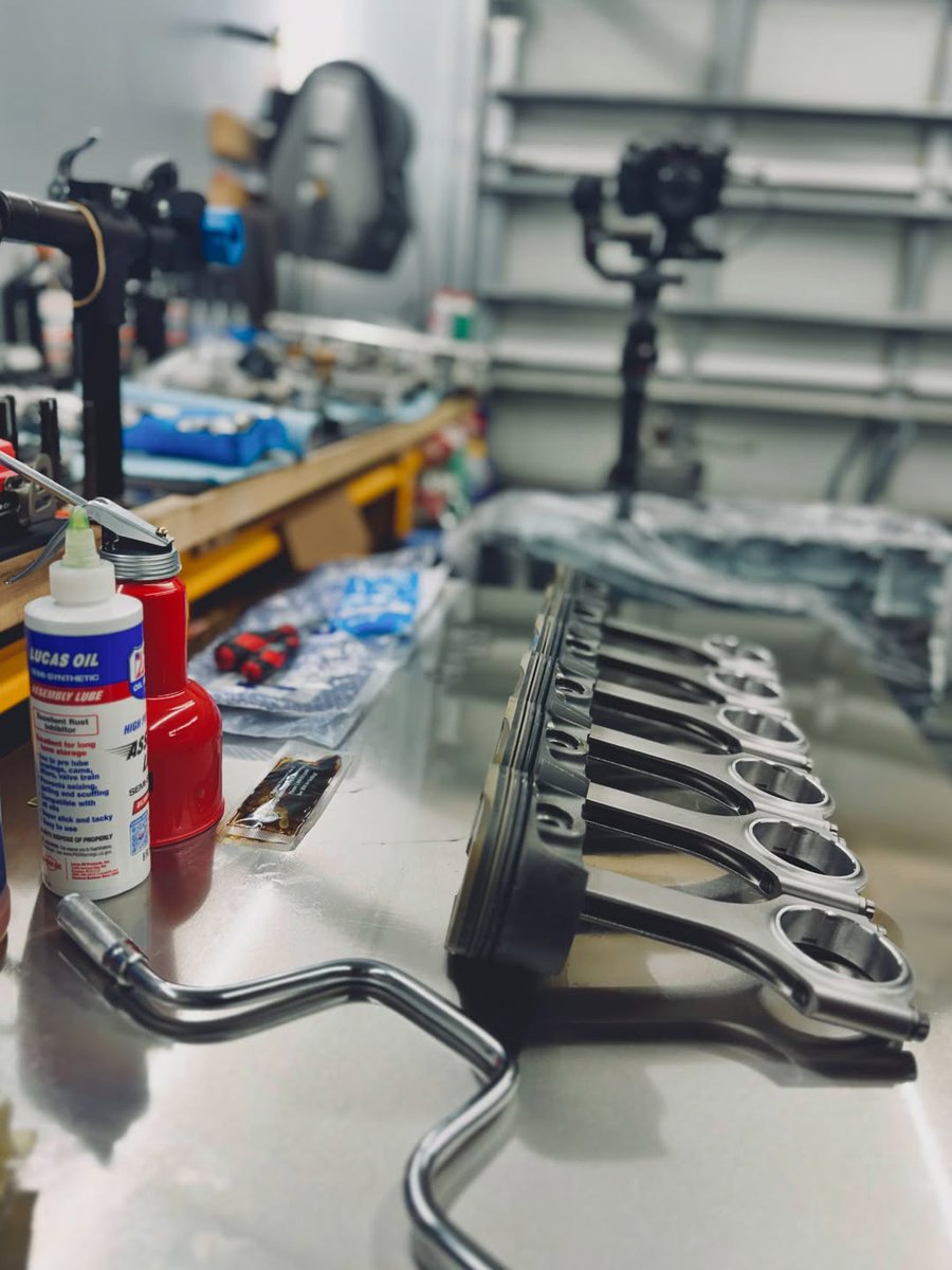 BHillarys01's tweet photo. Got my Mahle pistons and Molnar rods assembled a few days ago. Anyone else struggle with those piston wire clips? They definitely got the best of me. https://t.co/rufEjDB5gi