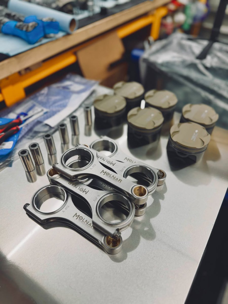 BHillarys01's tweet photo. Got my Mahle pistons and Molnar rods assembled a few days ago. Anyone else struggle with those piston wire clips? They definitely got the best of me. https://t.co/rufEjDB5gi