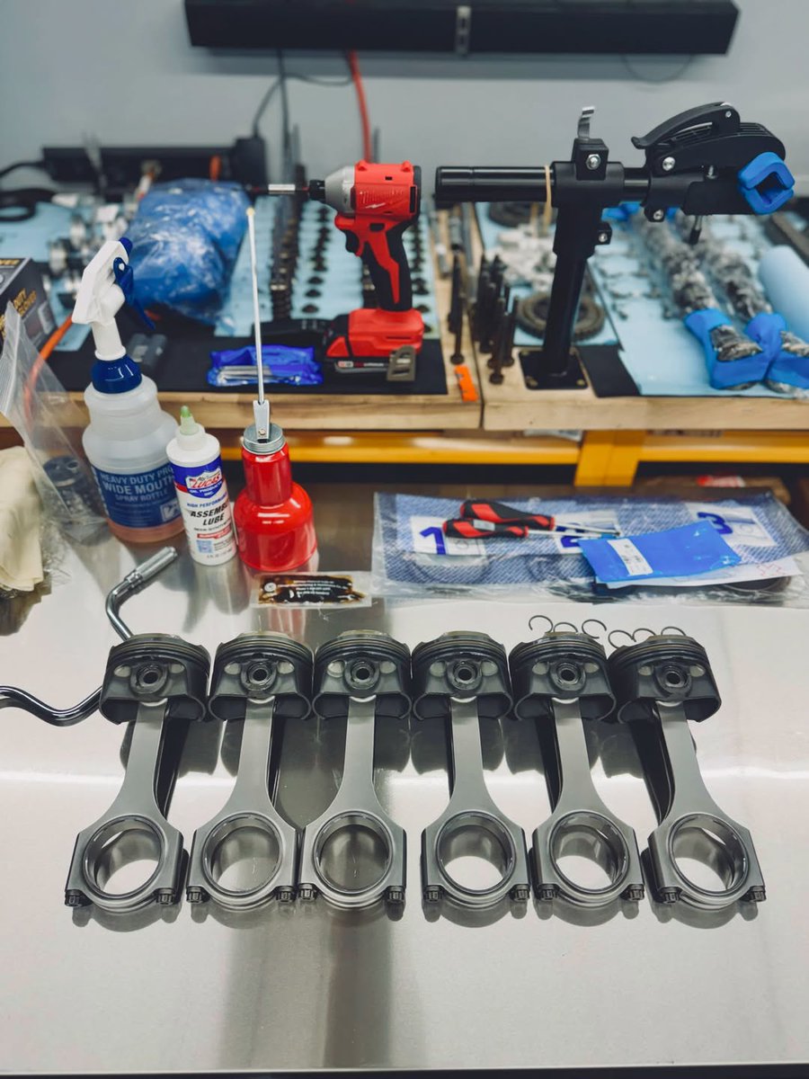 BHillarys01's tweet photo. Got my Mahle pistons and Molnar rods assembled a few days ago. Anyone else struggle with those piston wire clips? They definitely got the best of me. https://t.co/rufEjDB5gi