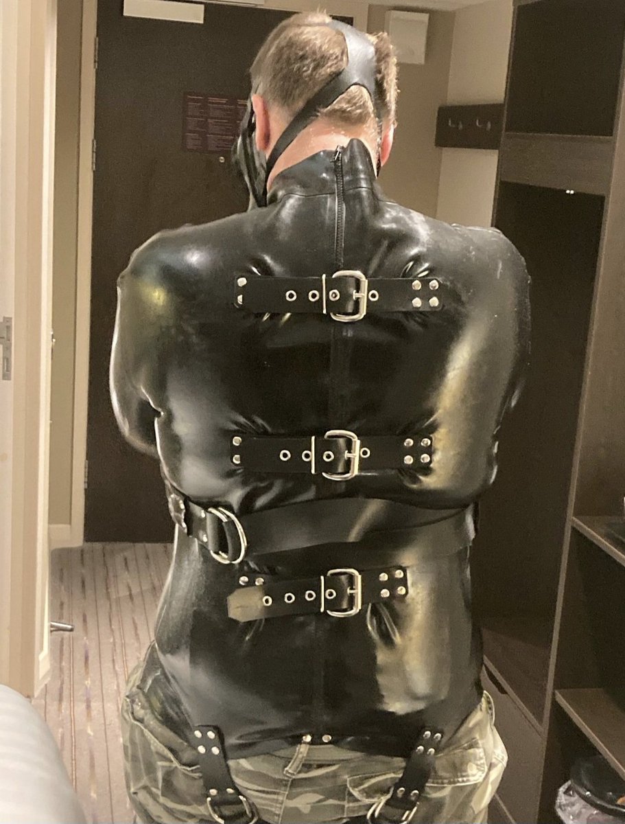 justasimplegimp's tweet photo. Who else likes being bound up in a black latex straitjacket........ I love being in my @REGULATIONstore one, super old but still super comfy and restrictive. https://t.co/Y7xvYaxt99