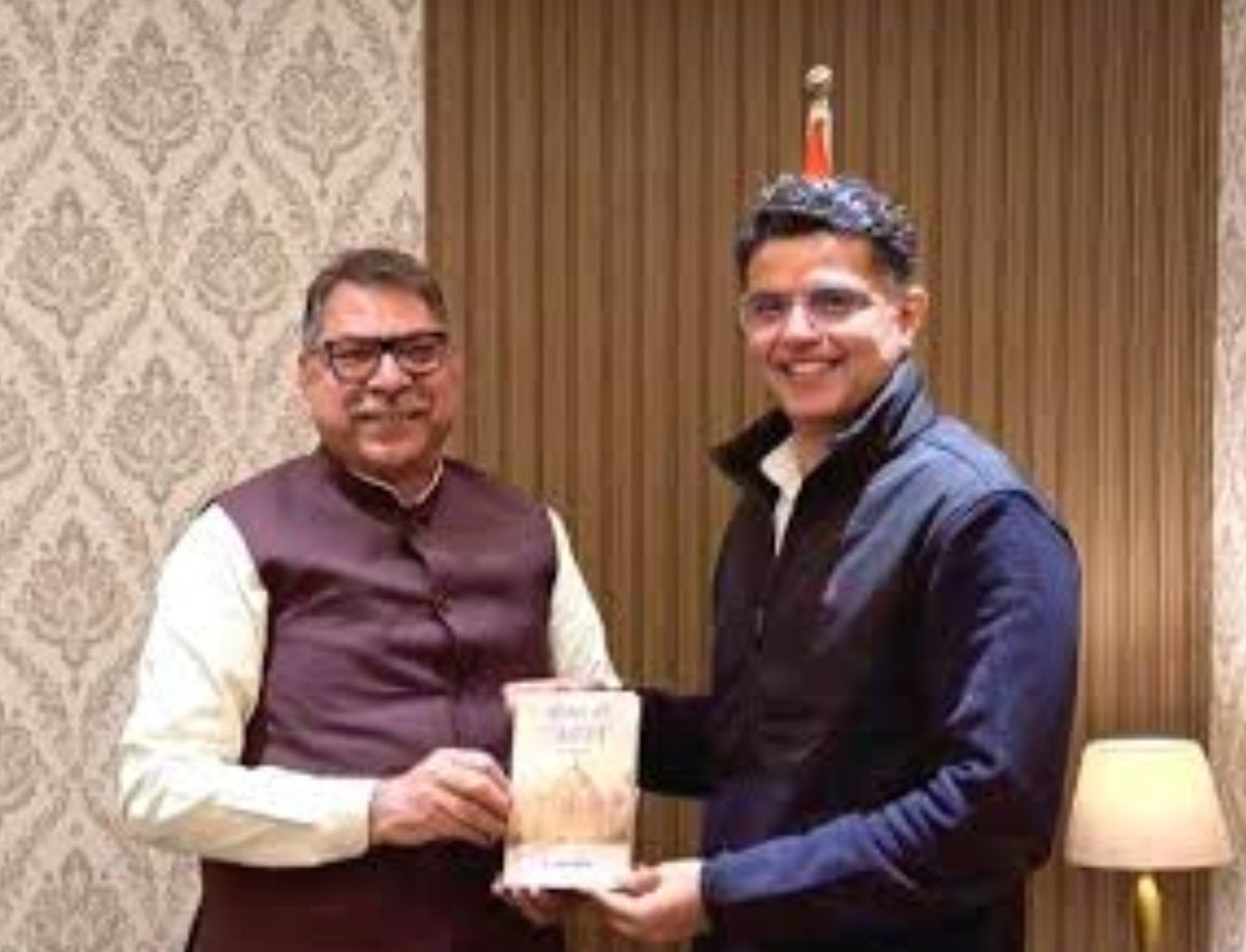 Rajesh__Jamaal's tweet photo. पंजाब में आमने सामने .
#punjab #filePhoto #Election @DrSatishPoonia @SachinPilot https://t.co/r6ROq92zWf