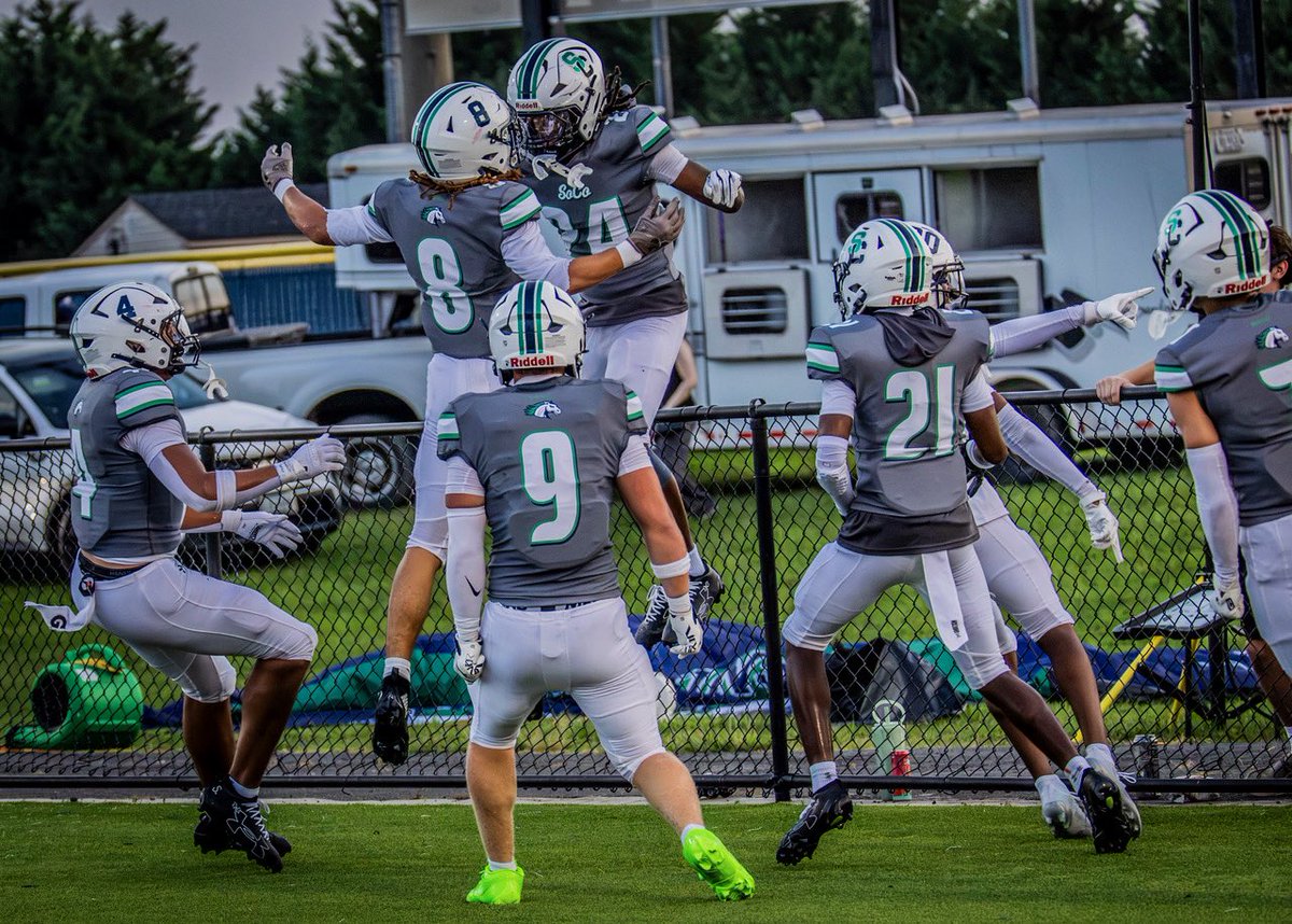 RPO_Media's tweet photo. South County 43, Hayfield 20 — but the Hawks scored 13 straight in the third to make it a one-score game before Dylan Miller ran it in with five minutes left.

RPO talked to Miller and Chaz Samuel after. @SoCoFootball

✍️ @JarrenGlover 
 📸 Tony Baker

https://t.co/D8cIu0Cw4H https://t.co/Avc8fju4hA