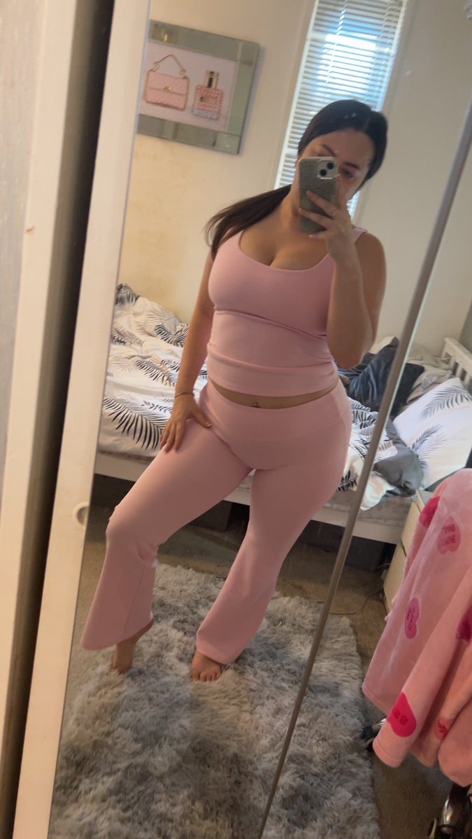 GodddessElla77's tweet photo. New gym wear 🩷

Findom Findomuk Finsub https://t.co/sHA8filhzs