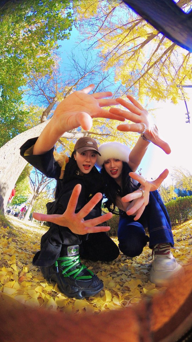 OmerTuranxzbm's tweet photo. Our university photography club’s autumn outing is coming this Saturday! We’ll gather at the north gate at 9 a.m., shoot golden ginkgoes at the city park, and share works over hot cocoa later. New members are super welcome—just sign up via our campus app! https://t.co/HBYFM6Baeu