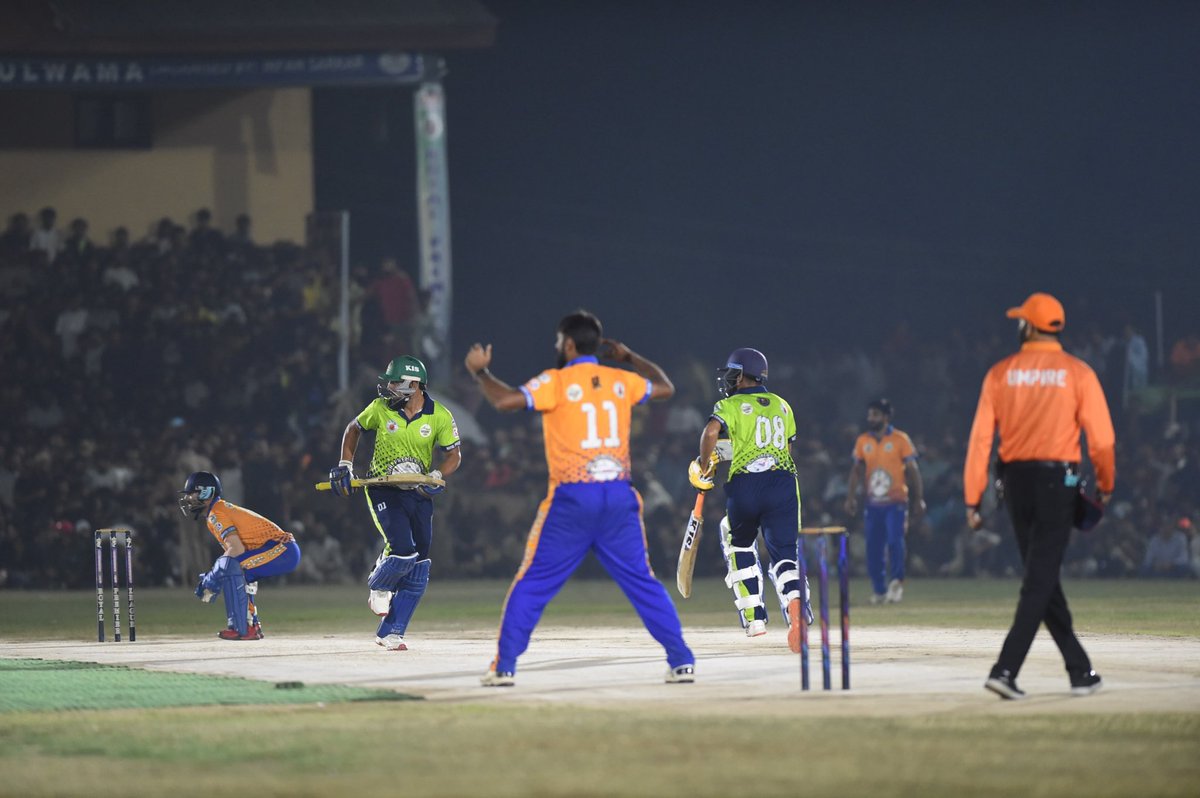 PulwamaOnside's tweet photo. The stands are alive, the atmosphere is electric. #pulwama #cricket https://t.co/yeQJsAWb1G