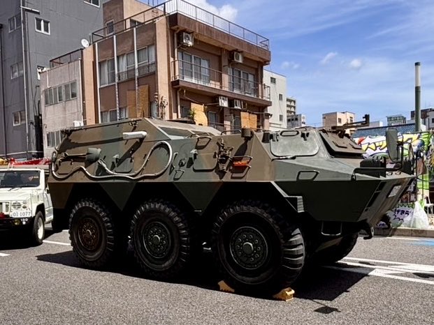 MorisitaSachiko's tweet photo. 今年の安城七夕まつりでは、自衛隊の指揮通信車が展示をされていた

戦地で部隊に命令をするための軍用車であり、市民の楽しむ場にふさわしくない

なぜ展示をしたのか、市に質問をしました

#安城七夕まつり
#軍事の日常化
#一般質問
#安城市議会

https://t.co/7qzUBNDzsm https://t.co/k8gWvGObqc