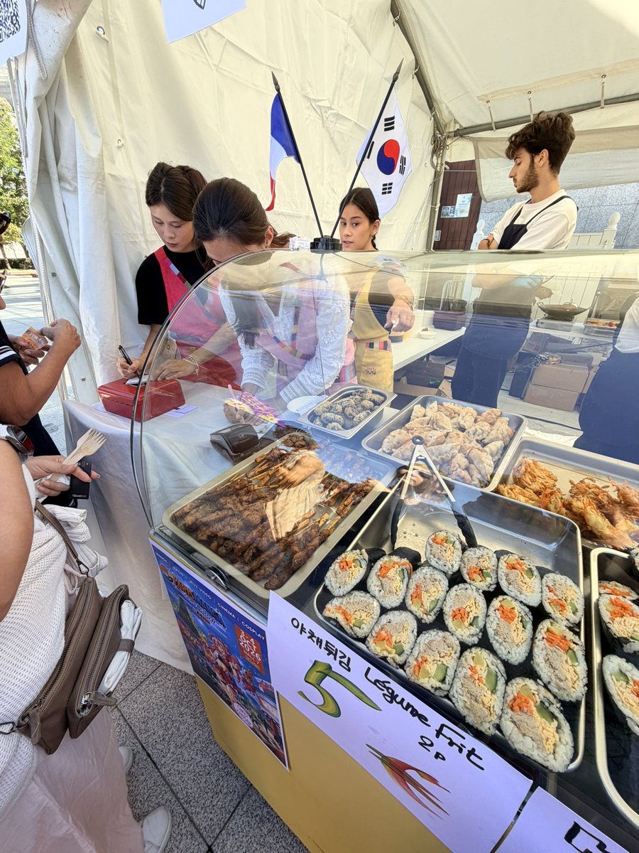CatPLATON's tweet photo. Super samedi entre amies au K Street Festival; temps parfait bonne ambiance shopping Merch street food
Un peu de Corée à Paris pour notre plus grand bonheur
Allez y les 5 et 6 septembre
#paris15 #kstreetfestival https://t.co/ZkSiwnhNF0
