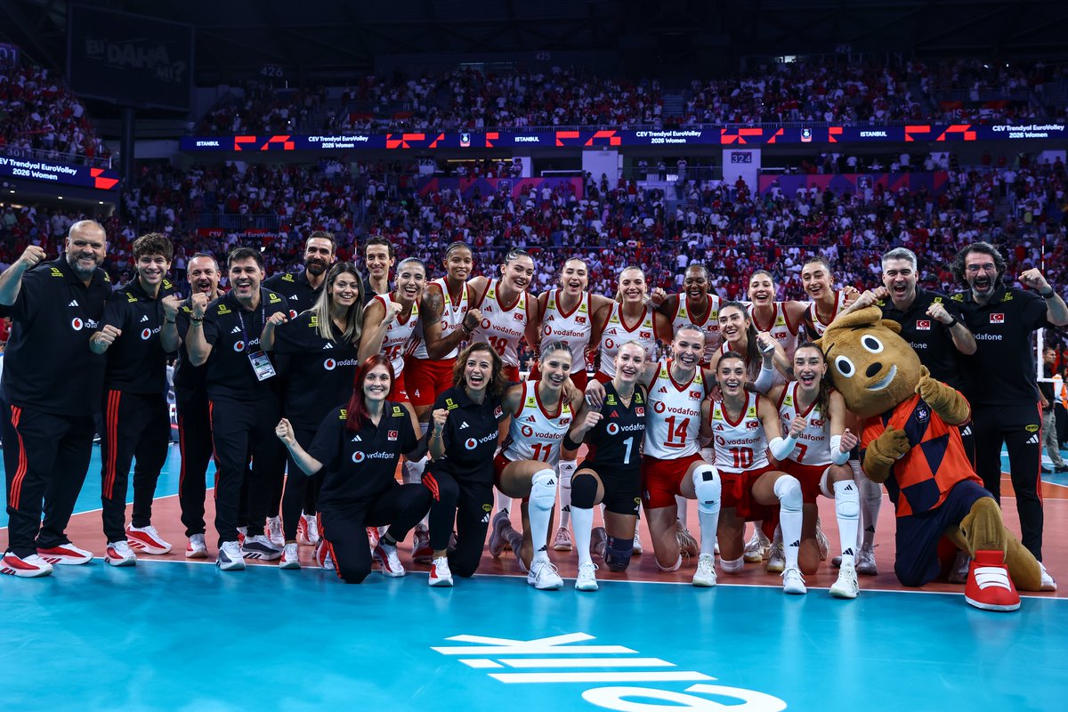 gibbybaris's tweet photo. 🇹🇷 Filenin Sultanları'nın Final Pozu https://t.co/bDTvaeIF3r