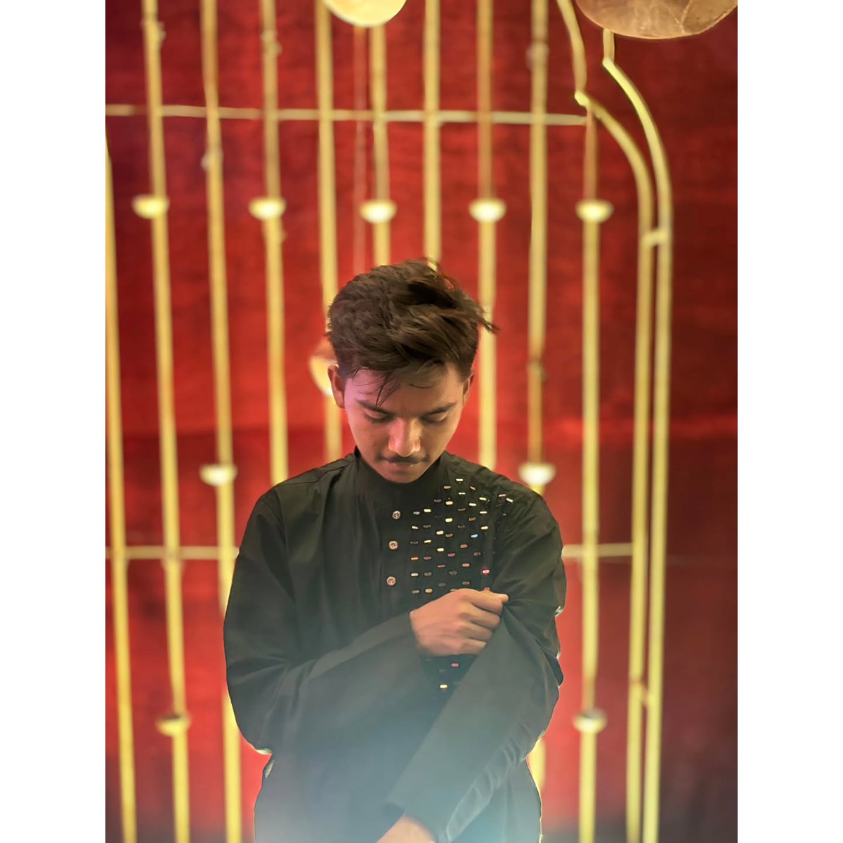 TunaKandermir's tweet photo. Where every pose reflects culture, and every smile speaks tradition https://t.co/KUxENUveSR