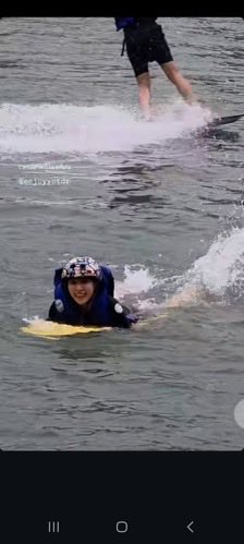 32Gyon's tweet photo. Oh, this has also never been explained what kind of friend goes swimming and playing in the water just the two of them, but when it comes to kasibook when invited he doesn't want to😭🤮
@fforcejs #fforce_ #kasibook #forcebook https://t.co/VdLHwEaBQW