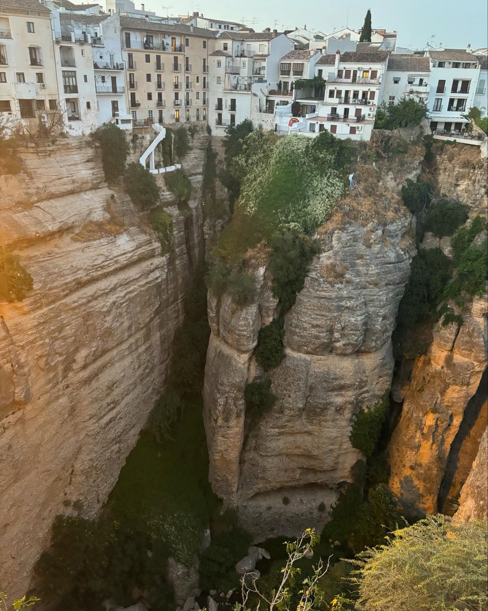 a_s_k_2015's tweet photo. We recently road-tripped through Andalusia, Spain—an unforgettable experience. Ronda took our breath away, especially sunset over the bullring from our hotel’s rooftop restaurant and pool. https://t.co/vBoHf9KX4E