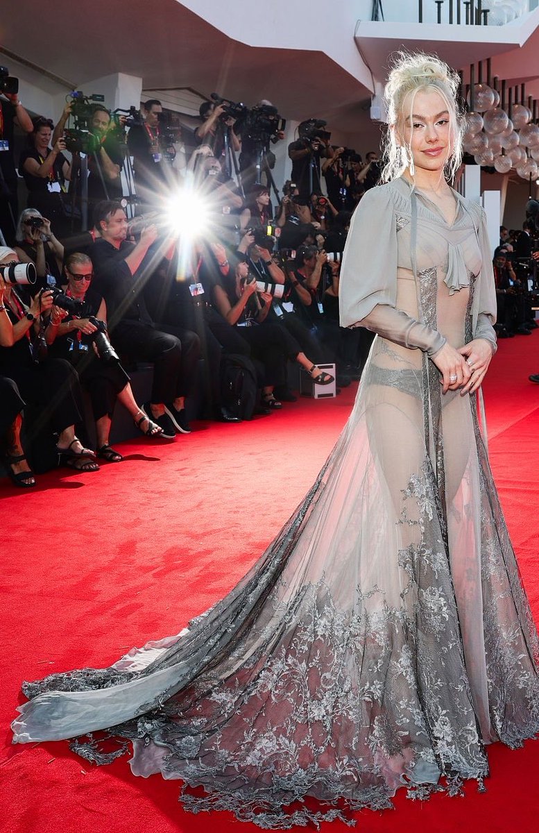 sourcebridgers's tweet photo. Phoebe Bridgers attends the ’PRIMETIME’ screening at the 83rd Venice International Film Festival https://t.co/FI8nckwkW9